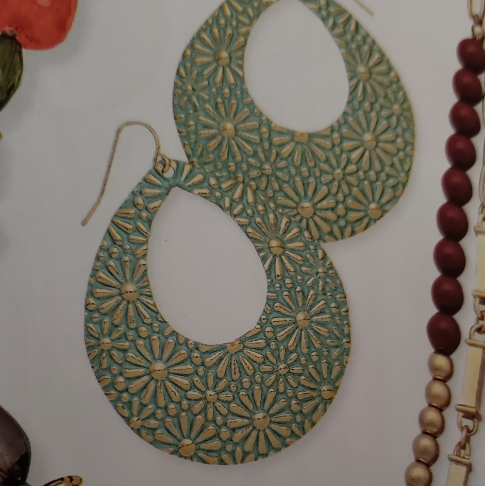 Premier Designs " Full Bloom" Earrings